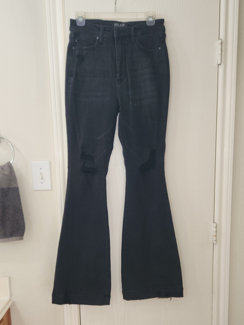 Judy Blue Distressed Black Flare Jeans. Size 9/29. Style# JB88622 BK. GUC